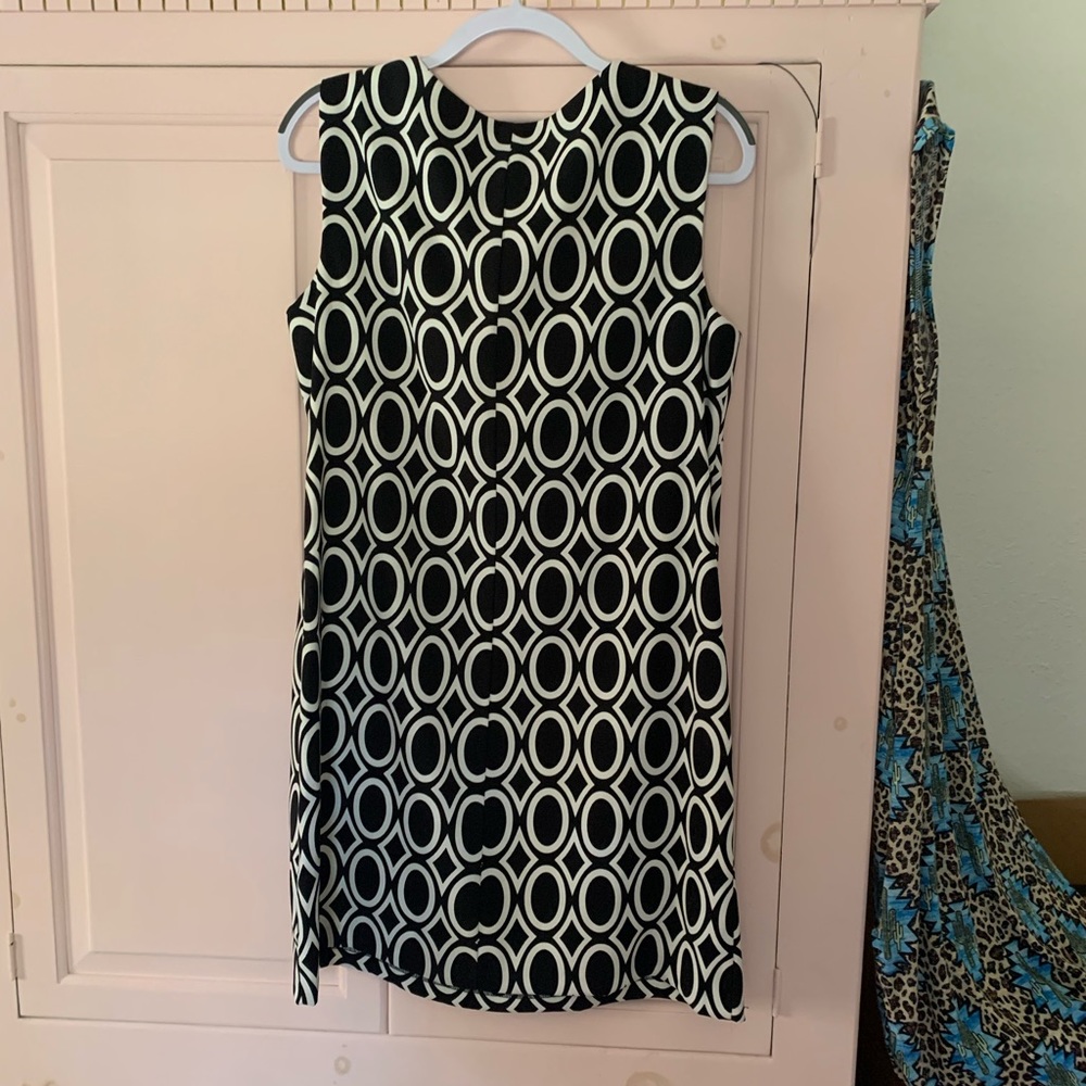 - Dress size 14, black and white modern print with zipper detailing at sho…
